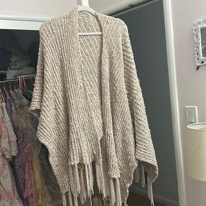 Cream/oatmeal shawl